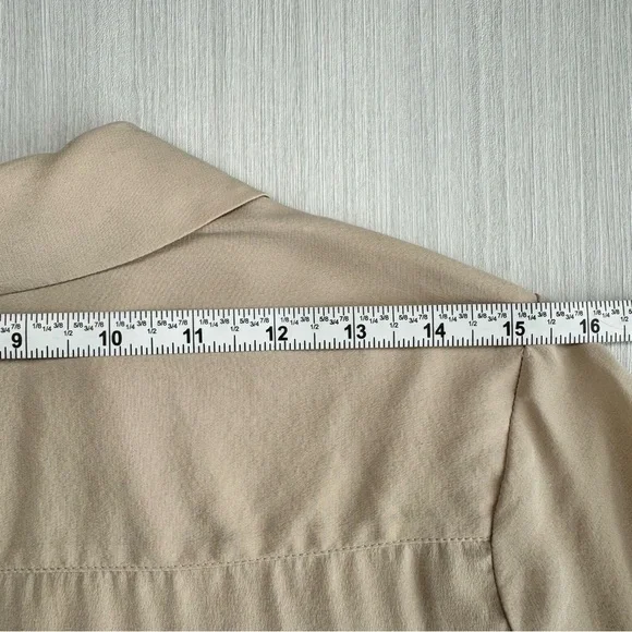 WHBM Silk Utility Blouse Size 4 Tan Long Sleeve Surplice V Neck High Low Casual - Picture 8 of 14